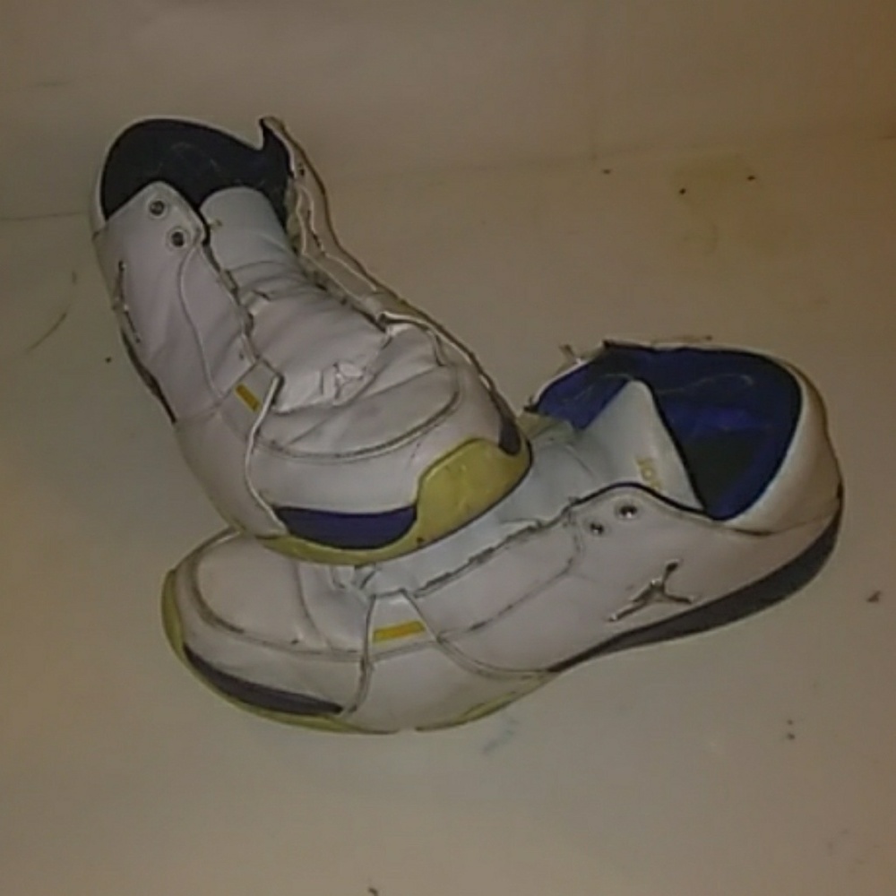 Used jordan tennis shoes